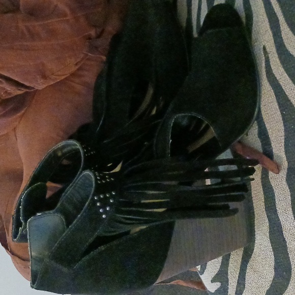 NWOT Black Chinese Laundry Suede Boho fringe Open Toe Booties, size 9 - Picture 2 of 4